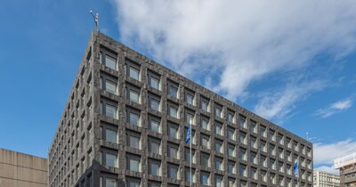 Sweden's Central Bank Urges Citizens: Keep Cash, Use 2 Card Networks for Emergencies