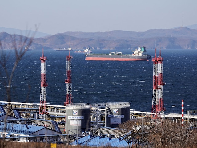 रूसी तेल पर U-Turn, होर्मुज पर गर्दन फंसी तो भारत-भारत च‍िल्‍लाने लगी दुन‍िया