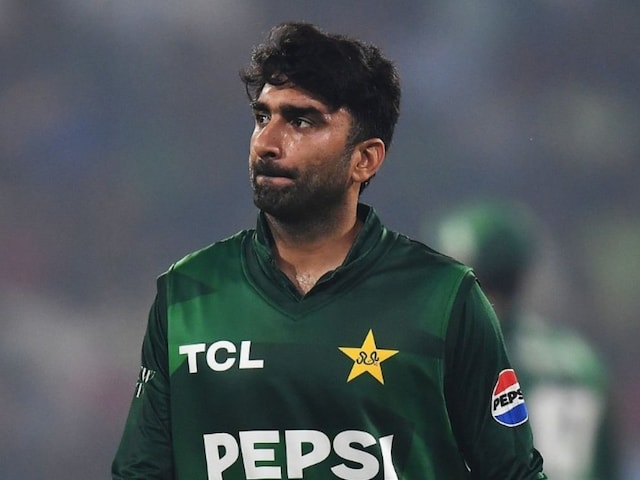 মানহানির প্রতিশোধ হিসেবে ১০ কোটি টাকা! পাকিস্তানি বোলার ক্ষুব্ধ, আইনি নোটিশ পাঠালেন 