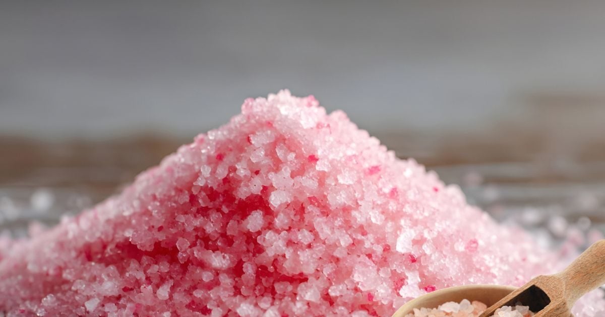सफेद नमक या गुलाबी नमक? जानिए कौन सा है ज्यादा फायदेमंद, आयुर्वेद में जानें हेल्थ बेनिफिट्