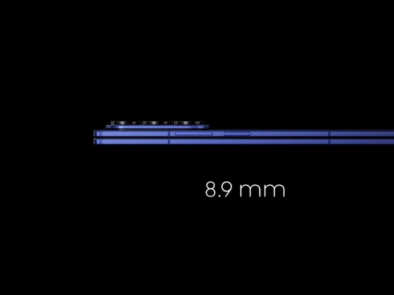 Apart from this, if you have a Flipkart Axis Bank card, you can get an additional discount of ₹ 4,000, which brings its price to around ₹ 1,60,999. Along with this, an exchange offer is also being given, in which you can get an additional discount of up to ₹ 63,300 in exchange for your old smartphone. Apart from this, if you have a Flipkart Axis Bank card, you can get an additional discount of ₹ 4,000, which brings its price to around ₹ 1,60,999. Along with this, an exchange offer is also being given, in which you can get an additional discount of up to ₹ 63,300 in exchange for your old smartphone.