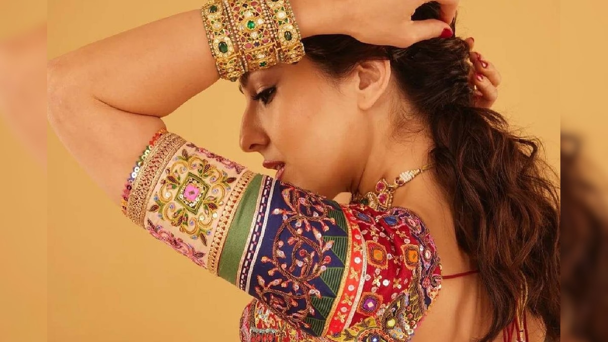 श्रेया घोषाल का ब्लॉकबस्टर गाना, पति की शादी में जमकर नाची थी परमसुंदरी, अक्षय कुमार संग फ्लॉप रही बेमेल जोड़ी श्रेया घोषाल का ब्लॉकबस्टर गाना, पति की शादी में जमकर नाची थी परमसुंदरी, अक्षय कुमार संग फ्लॉप रही बेमेल जोड़ी