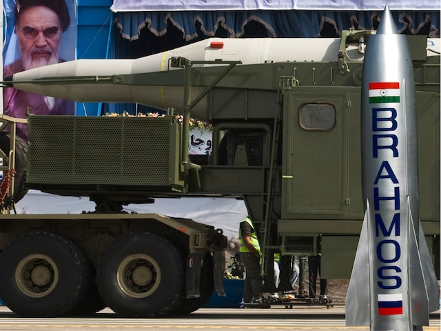 ब्रह्मोस से कितना खतरनाक ईरानी 'डांसिंग मिसाइल', दुनिया ने पहली बार देखी ताकत