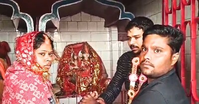 पति ने अपनी पत्नी की शादी दोस्त से करा दी.