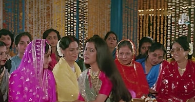 नई दिल्ली. साल 1989 में आई वो ब्लॉकबस्टर, जिसकी कहानी ने तो लोगों का दिल जीता ही, साथ ही उसके सारे गाने भी हिट हुए थे. लव ट्रांयगल पर बनी इस फिल्म में जितने कलाकारों ने काम किया, वह सभी सुपरस्टार रह चुके हैं. फिल्म में मिस इंडिया रह चुकीं एक स्टार एक्ट्रेस तो खिलौना बनकर रह गई थीं.