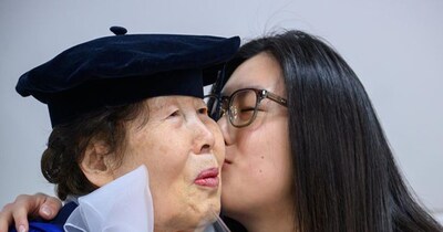 आगे की पढ़ाई के लिए भी तैयार है ये बुजुर्ग स्टूडेंट (इमेज- फाइल फोटो)