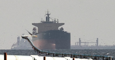 तेल से हर दिन हजारों करोड़ कमा रहा ईरान