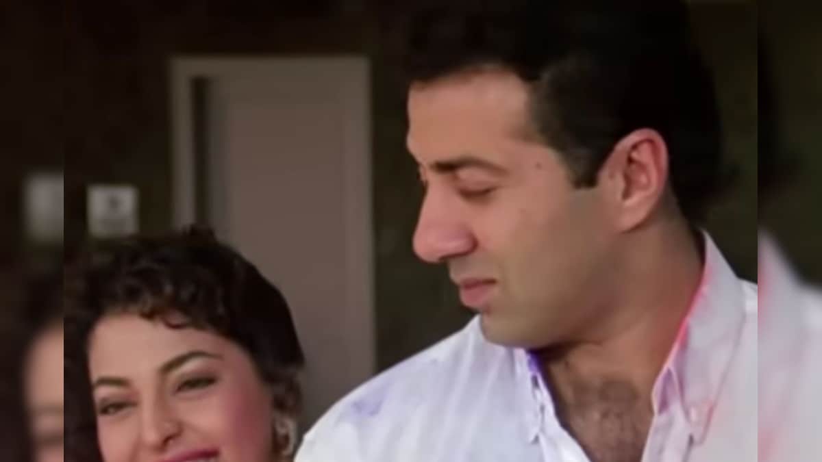 सनी देओल ने जूही चावला के गालों पर मला गुलाल, देख बौखलाए किंग खान, अल्का याग्निक का गाना होली में जमाता है रंग