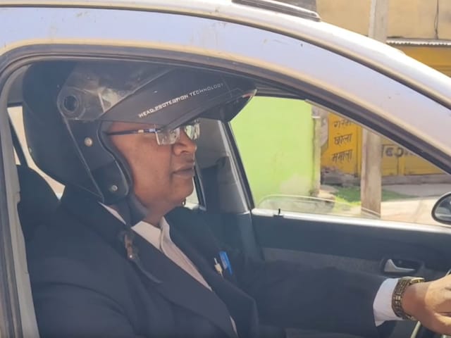 कार में शख्स ने नहीं लगाए हेलमेट, ट्रैफिक वाले ने काटा चालान, अधिवक्ता परेशान