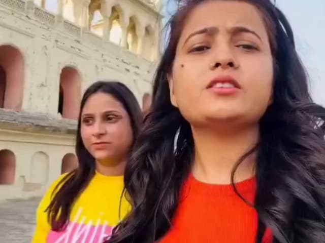 इमामबाड़ा घूमने गईं हिंदू बेटियां, शख्स ने कहा- सिर ढककर आओ, नहीं तो निकलो