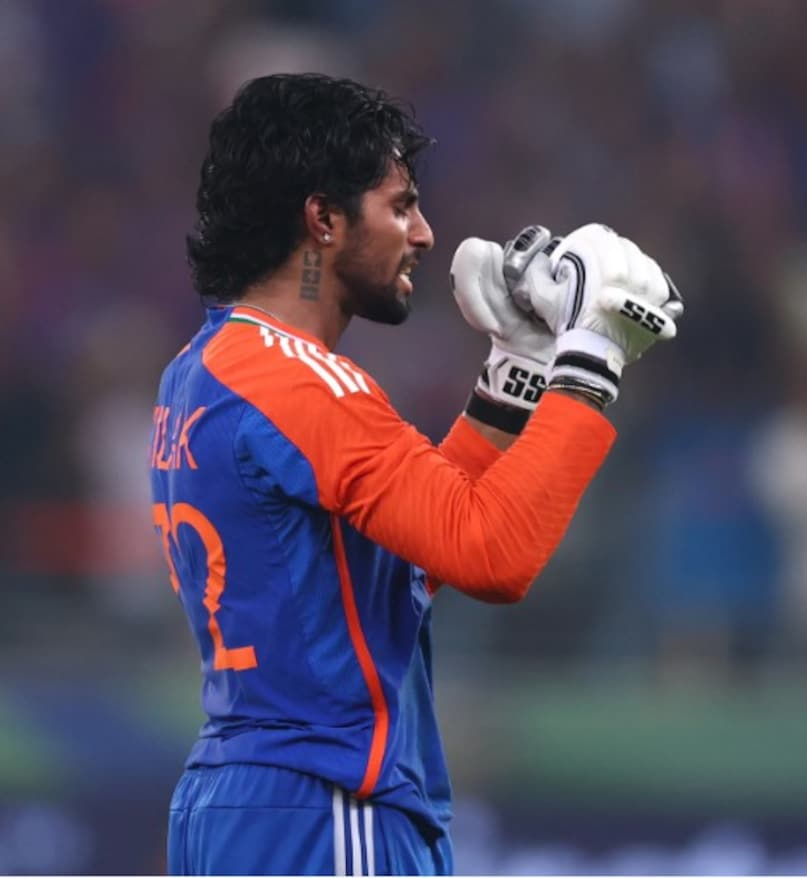 6 cricketers flash diamond studs, abhishek sharma, Hardik pandya, arshdeep singh, tilak varma, Washington sundar, arshdeep singh, Hardik pandya earrings, abhishek sharma tennis necklace, tilak varma ear rings, हार्दिक पंड्या, अभिषेक शर्मा, फैशन के बादहशाह पंड्या, अभिषेक शर्मा डायमंड चेन 