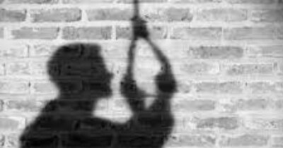 कमरे में लटका मिला साइंटिस्ट का शव. 