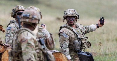 अमेरिका की सेना 160 देशों में तैनात है.