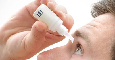 ड्राई आईज के ल‍िए बाजार में बेची जा रहीं इन आई ड्रॉप्‍स को लेकर सीडीएससीओ ने सभी राज्‍यों को बैन लगाने का न‍िर्देश द‍िया है. 