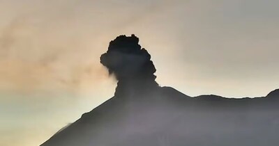 पांच किलोमीटर तक फ़ैल गया ज्वालामुखी का मलबा (इमेज- फाइल फोटो)