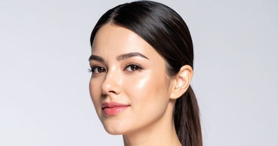 बायोलॉजिकल एज रिवर्स करने के लिए हेल्दी डाइट लेना और तनाव कम करना जरूरी है.