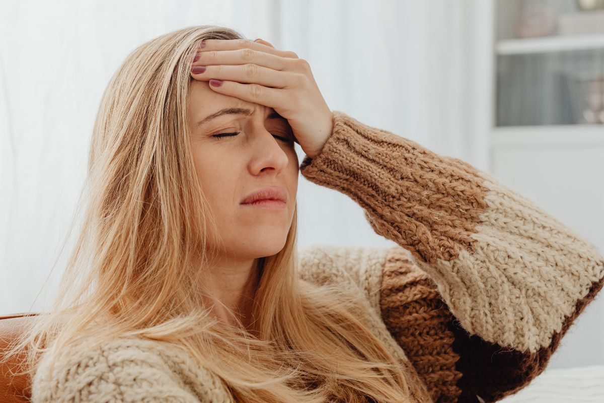 महिलाओं पर बीमारियों का बोझ ज्यादा, फिर भी पुरुषों से ज्यादा लंबी जिंदगी ! आखिर क्या है वजह?