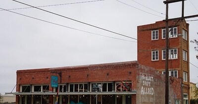 एक मामूली कागजी गड़बड़ी करके शख्स ने लगाया था कई लोगों को चूना.