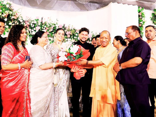 कुलदीप यादव की शादी में यूपी के मुख्यमंत्री ने गिफ्ट में दिया क्या-क्या?