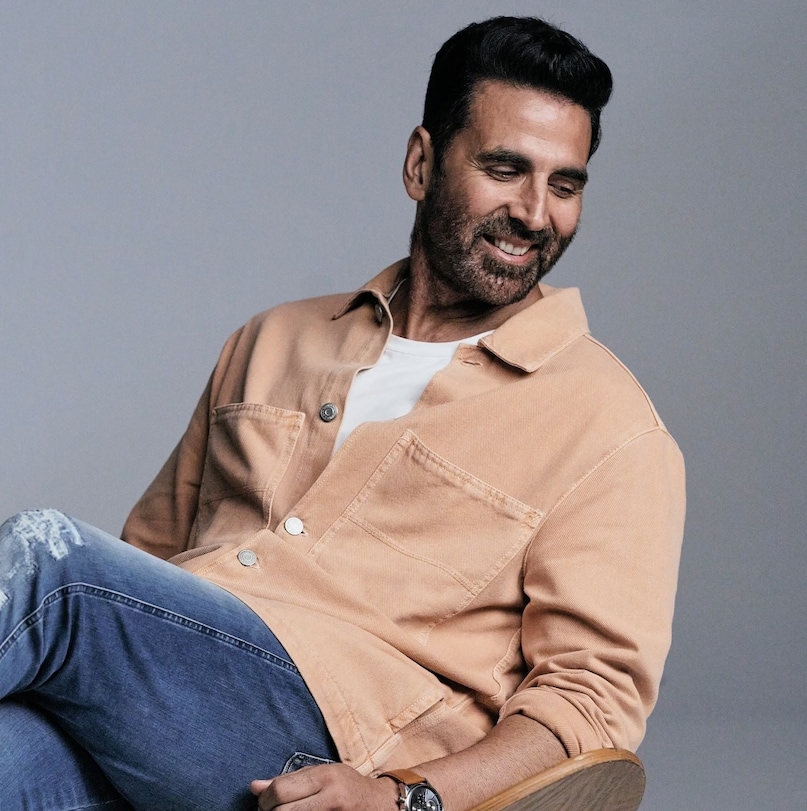 Akshay Kumar success story, Akshay Kumar first salary, Akshay Kumar martial arts coach, Akshay Kumar modeling break, Akshay Kumar movies, अक्षय कुमार का संघर्ष, अक्षय कुमार की पहली सैलरी, बॉलीवुड सुपरस्टार की कहानी, अक्षय कुमार बायोग्राफी, बिना गॉडफादर के सुपरस्टार