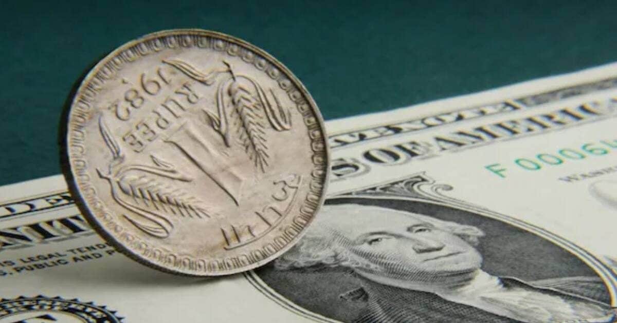 रुपया और डॉलर