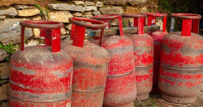 LPG सिलेंडर दरवाढ: व्यावसायिक सिलेंडर 195.50 रुपयांनी महाग, घरगुती दर स्थिर