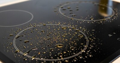 Kitchen Hacks: Stop Oil Splatter While Cooking! 6 Easy Ways for a Sparkling Stove