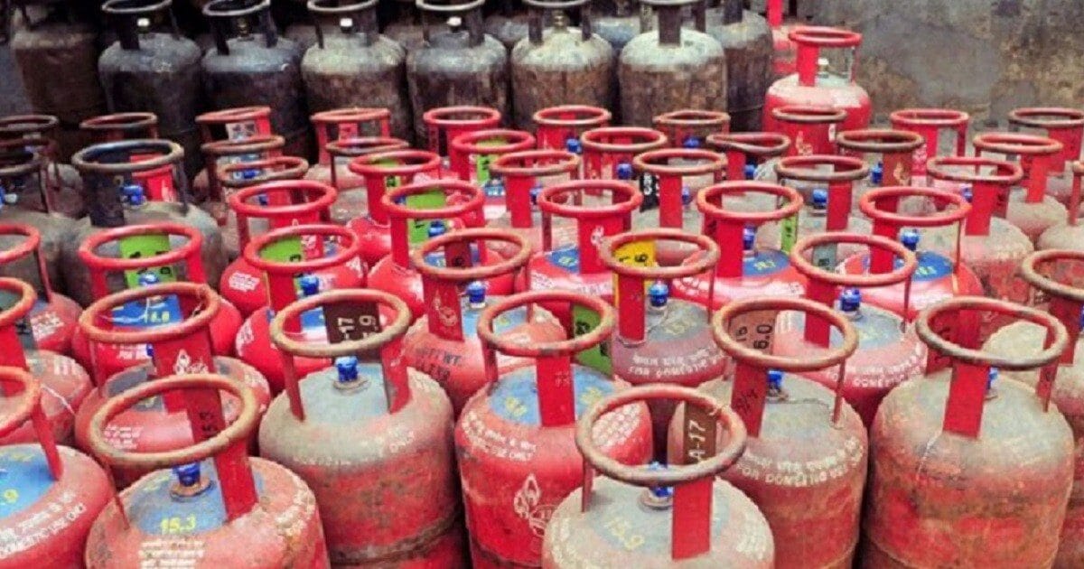 LPG सप्लाई पर आया बड़ा अपडेट, एक दिन में रिकॉर्ड 50.5 लाख सिलेंडर की डिलीवरी, 255 गैस डिस्ट्रीब्यूटर पर गिरी गाज