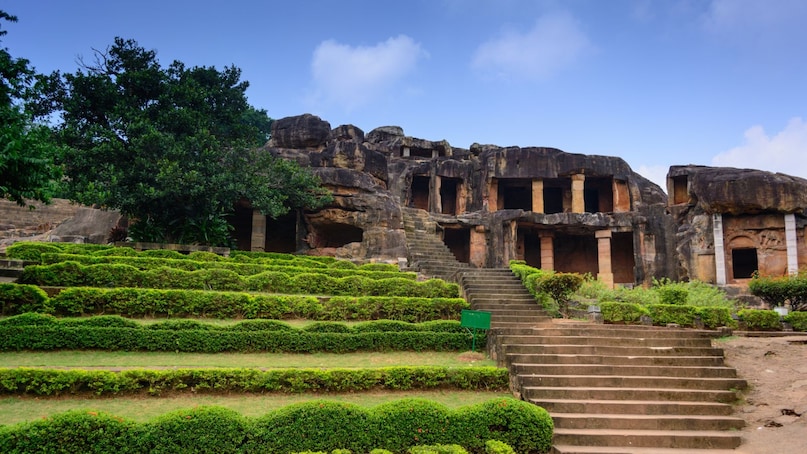 Nellore : Known for its coastal vibe and famous Andhra cuisine, Nellore makes for a relaxed, food-focused weekend trip. (Travel Time: ~4–5 hours) Nellore : Known for its coastal vibe and famous Andhra cuisine, Nellore makes for a relaxed, food-focused weekend trip. (Travel Time: ~4–5 hours)