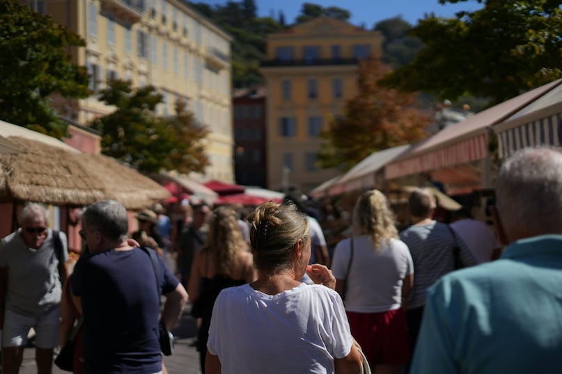 Heart Rate and Breathing: Dehydration causes a faster heartbeat as the body tries to maintain circulation. In heatstroke, heart rate becomes extremely rapid and breathing may become shallow or labored. These symptoms reflect severe stress on the cardiovascular system and require urgent intervention. (Image: Unsplash)