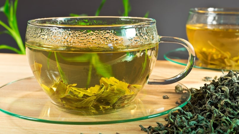 Green Tea: Green tea contains a compound called EGCG (Epigallocatechin Gallate), which helps the body burn fat, especially during exercise. It is lower in caffeine and generally does not cause restlessness.