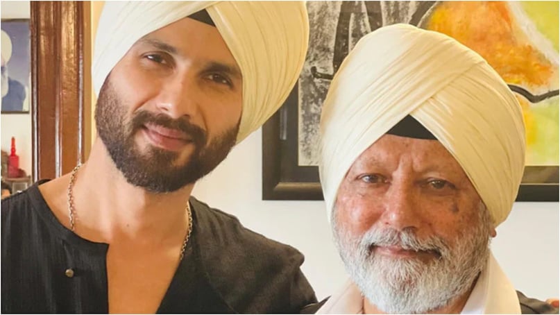 2011 में पंकज कपूर, जो एक बेहतरीन कलाकार हैं, ने अपने बेटे शाहिद कपूर को उनकी डेब्यू वार रोमांटिक ड्रामा 'मौसम' में निर्देशित किया. इस फिल्म में सोनम कपूर भी लीड रोल में थीं. फिल्म को मिले-जुले रिव्यू मिले और यह बॉक्स ऑफिस पर फ्लॉप हो गई.