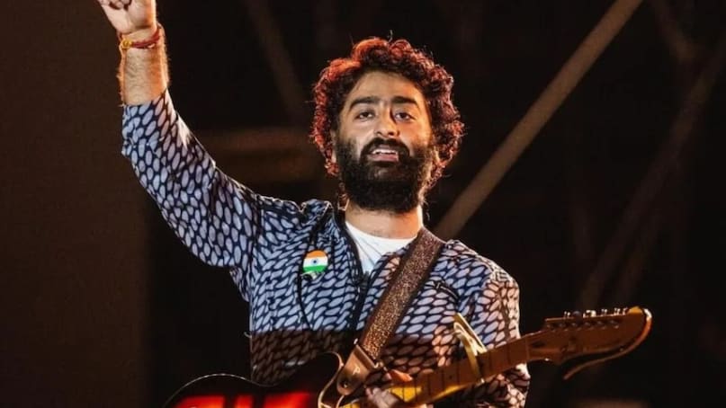 सिंगर ने अपने एक दशक लंबे करियर के दौरान करीबन 300 गाने गाए हैं. उन्होंने हिंदी के अलावा कई भाषाओं में गाने रिकॉर्ड किए हैं. अरिजीत सिंह ने हिंदी, तेलुगु, मराठी, बंगाली समेत भाषाओं में 300 गाने रिकॉर्ड कर अपनी आवाज को हर दिल तक पहुंचाया है.