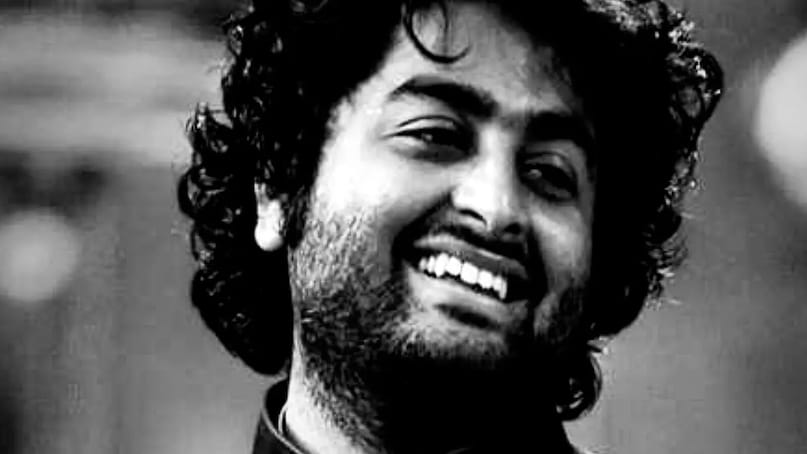 द इकोनॉमिक टाइम्स की रिपोर्ट के अनुसार, अरिजीत सिंह की अनुमानित संपत्ति लगभग 414 करोड़ रुपये (करीब 50 मिलियन डॉलर) है. वो बॉलीवुड के हाईएस्ट पेड प्लेबैक सिंगर हैं. इसके अलावा वो कॉन्सर्ट के जरिए भी मोटी कमाई करते हैं.  उनकी 414 करोड़ रुपये की नेटवर्थ में प्लेबैक सिंगिंग, लाइव कॉन्सर्ट, ब्रांड एंडोर्समेंट और म्यूजिक रॉयल्टी से होने वाली कमाई शामिल है. 