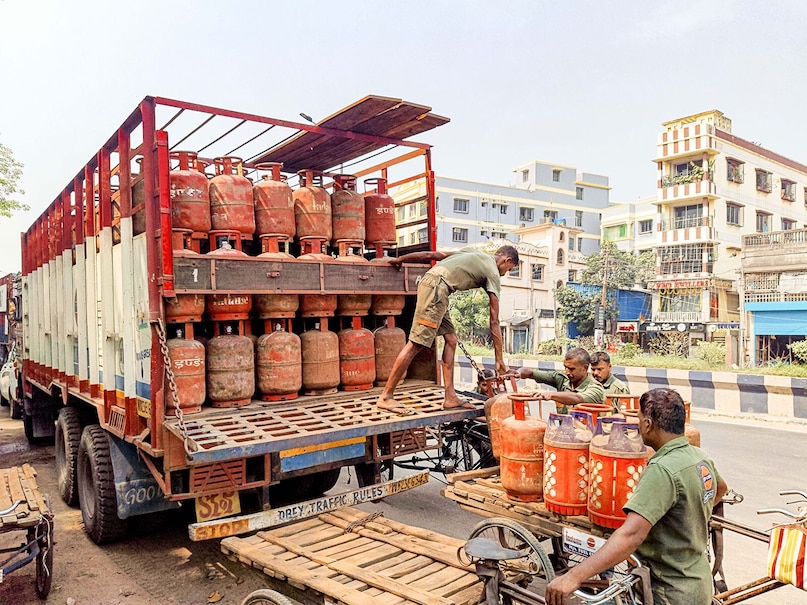 LPG booking, LPG booking new system, LPG booking number, LPG booking process, LPG booking status, एलपीजी बुकिंग स्‍टेटस, एलपीजी बुकिंग नंबर, एलपीजी बुकिंग सिस्‍टम, एलपीजी बुकिंग प्रोसेस 