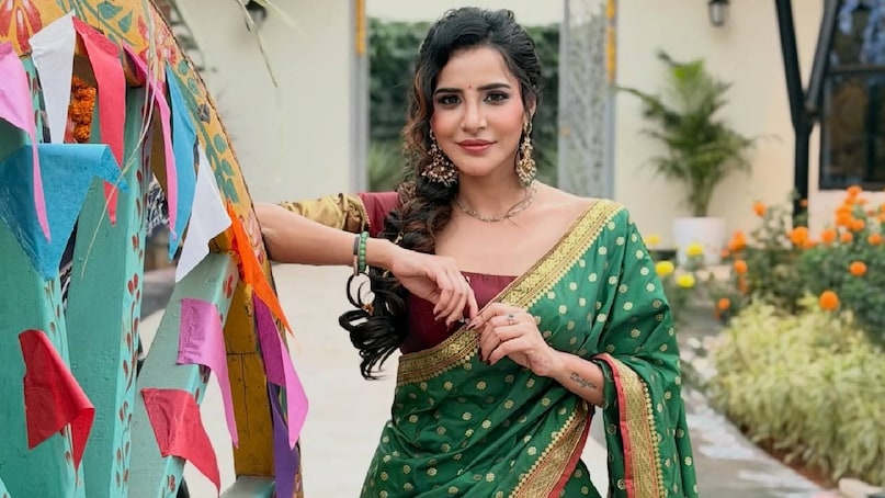 ഒടുവിൽ യുവാവിൽ നിന്നും അവർ സാമ്പത്തിക സഹായം തേടി. പണം മാത്രമല്ല, മറ്റു പല ചിലവുകൾക്കും ഇയാൾ പണം നൽകേണ്ടി വന്നു. ഫ്ലാറ്റ്, സ്വർണം, കാർ തുടങ്ങിയവയ്ക്കെല്ലാം അയാൾ പണം നൽകേണ്ടതായി വന്നു. നടി മാത്രമല്ല, അവരുടെ കുടുംബവും പണം തട്ടിയത്രേ. വിവാഹം ചെയ്യാം എന്ന ഉറപ്പു നൽകിയതിനാലാണ് അവർക്കും കുടുംബത്തിനുമായി ഇത്രയും പണം ചിലവഴിച്ചത് എന്ന് യുവാവ് പോലീസിനോട് പറഞ്ഞു