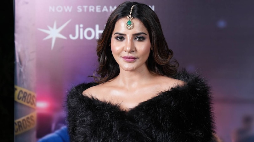 വിവാഹം എന്ന വിഷയം എപ്പോഴെല്ലാം യുവാവ് എടുത്തിട്ടുവോ, അപ്പോഴെല്ലാം അവർ എന്തെങ്കിലും കാരണം പറഞ്ഞ് ഒഴിയുകയായിരുന്നു. കൂടുതൽ സമയം ആവശ്യപ്പെട്ടുകൊണ്ടേയിരുന്നു. 2020 ജൂലൈ മാസത്തിൽ ഇരുകുടുംബങ്ങളും തമ്മിൽ കൂടിക്കാഴ്ച വേണം എന്ന് അദ്ദേഹം നിർബന്ധം പിടിച്ചപ്പോൾ, വിവാഹം വേണ്ടെന്ന് നടി പറയുകയായിരുന്നു. വിവാഹം വേണ്ടെന്ന തീരുമാനത്തിന് ശേഷം, കൈമാറിയ തുക മുഴുവനും തിരിച്ചു നൽകണം എന്നായി യുവാവ്. അപ്പോഴേക്കും അവർ അയാളെ ഒഴിവാക്കാൻ തുടങ്ങിയിരുന്നു