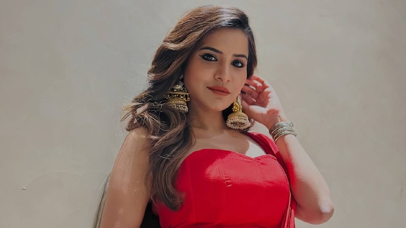 നടിയുടെ അപേക്ഷയിന്മേൽ, അവരെ വിവാഹം ചെയ്യാൻ തയാറെന്ന് യുവാവ് സമ്മതിച്ചു. ഇതിനു വേണ്ടി 2023 നവംബറിൽ നടിയുടെ പിതാവുമായി യുവാവ് കൂടിക്കാഴ്ച നടത്തി. തുടക്കത്തിൽ വീട്ടുകാർ സമ്മതം മൂളിയെങ്കിലും, 2025 ജൂലൈ മാസത്തിൽ അവർ വീണ്ടും വിവാഹത്തിൽ നിന്നും പിൻവാങ്ങിയതായി പോലീസ്. പോയവർഷം ഡിസംബറിന് ശേഷം നടിയിൽ നിന്നും യാതൊരുവിധ വിവരവും ഇല്ല എന്ന് യുവാവ്. ഇതിനു ശേഷം മറ്റൊരു ഉറവിടത്തിൽ നിന്നും യുവതിക്ക് വേറൊരു ബന്ധമുണ്ടെന്നും, അയാളോടൊപ്പം ചേർന്ന് ഇദ്ദേഹത്തിൽ നിന്നും പണം തട്ടാൻ പദ്ധതിയിടുകയായിരുന്നു എന്നും പരാതിയിൽ പറയുന്നു