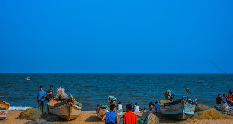 इन 5 जगहों की सबसे अनोखी बात यह है कि यहां घूमने के लिए आपको न तो पासपोर्ट की ज़रूरत पड़ती है और न ही किसी गाड़ी की साथ ही, विदेश यात्रा की तुलना में यहां घूमने का खर्च भी काफ़ी कम आता है. इसलिए, अगली बार जब भी आपका मन यूरोप घूमने का करे, तो भारत में मौजूद इन खूबसूरत जगहों को ज़रूर घूमें और कम बजट में ही विदेश जैसा अनुभव प्राप्त करें.