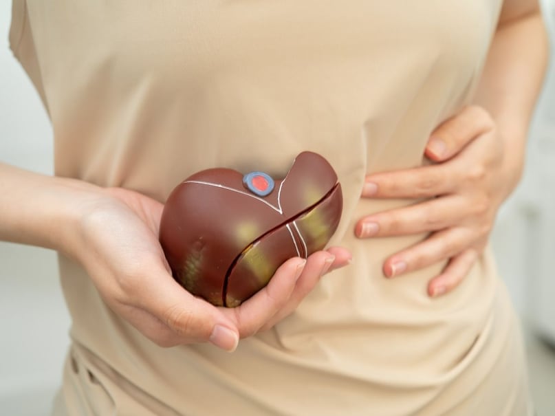 गालब्लैडर की समस्या महिलाओं में पुरुषों की तुलना में ज्यादा कॉमन है. ज्यादातर मामलों में पित्त की पथरी का पता काफी देरी से लगता है, जिससे ऑपरेशन करके इसे निकालने के अलावा कोई दूसरा रास्ता नहीं रह जाता है. गालब्लैडर की समस्या महिलाओं में पुरुषों की तुलना में ज्यादा कॉमन है. ज्यादातर मामलों में पित्त की पथरी का पता काफी देरी से लगता है, जिससे ऑपरेशन करके इसे निकालने के अलावा कोई दूसरा रास्ता नहीं रह जाता है.