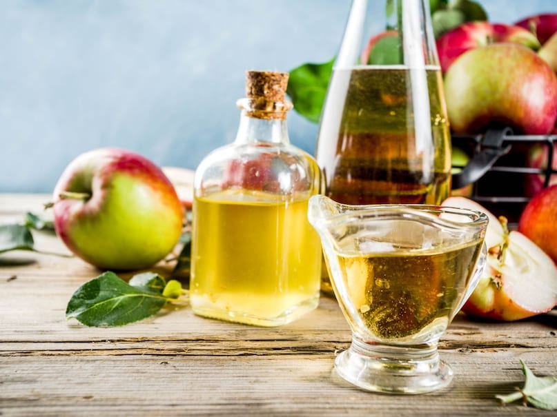 कुछ रिसर्च में पाया गया है कि एप्पल साइडर विनेगर ब्लड शुगर लेवल को बेहतर तरीके से मैनेज करने में सहायक हो सकता है, खासकर खाने के बाद. हालांकि डायबिटीज के मरीज डॉक्टर की सलाह के बिना इसका सेवन शुरू न करें.