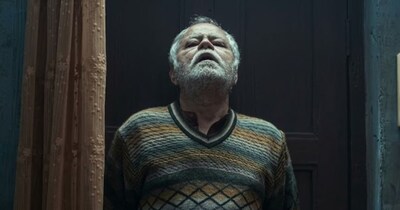 नई दिल्ली. भारतीय सिनेमा में जब भी मर्डर मिस्ट्री फिल्म की बात होती है, तो 'दृश्यम' का नाम सबसे पहले आता है. लेकिन अब ओटीटी प्लेटफॉर्म पर एक ऐसी फिल्म आई है. जिसने सस्पेंस के सारे रिकॉर्ड तोड़ दिए हैं. संजय मिश्रा और नीना गुप्ता की फिल्म 'वध 2' ने साबित कर दिया है कि बिना किसी तामझाम और बड़े बजट के भी एक मास्टरपीस फिल्म बनाई जा सकती है.