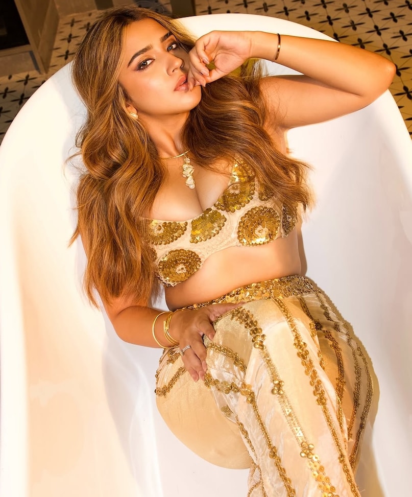 Roshni Walia, Son of Sardaar 2 Actess, Roshni Walia Mother Advice, Roshni Walia Bold Statement, Roshni Walia Bikini Photos, Roshni Walia, Son of Sardaar 2, Roshni Walia Mother, Roshni Walia Bold Statement, Roshni Walia Bikini Photos, Roshni Walia Bold Look
