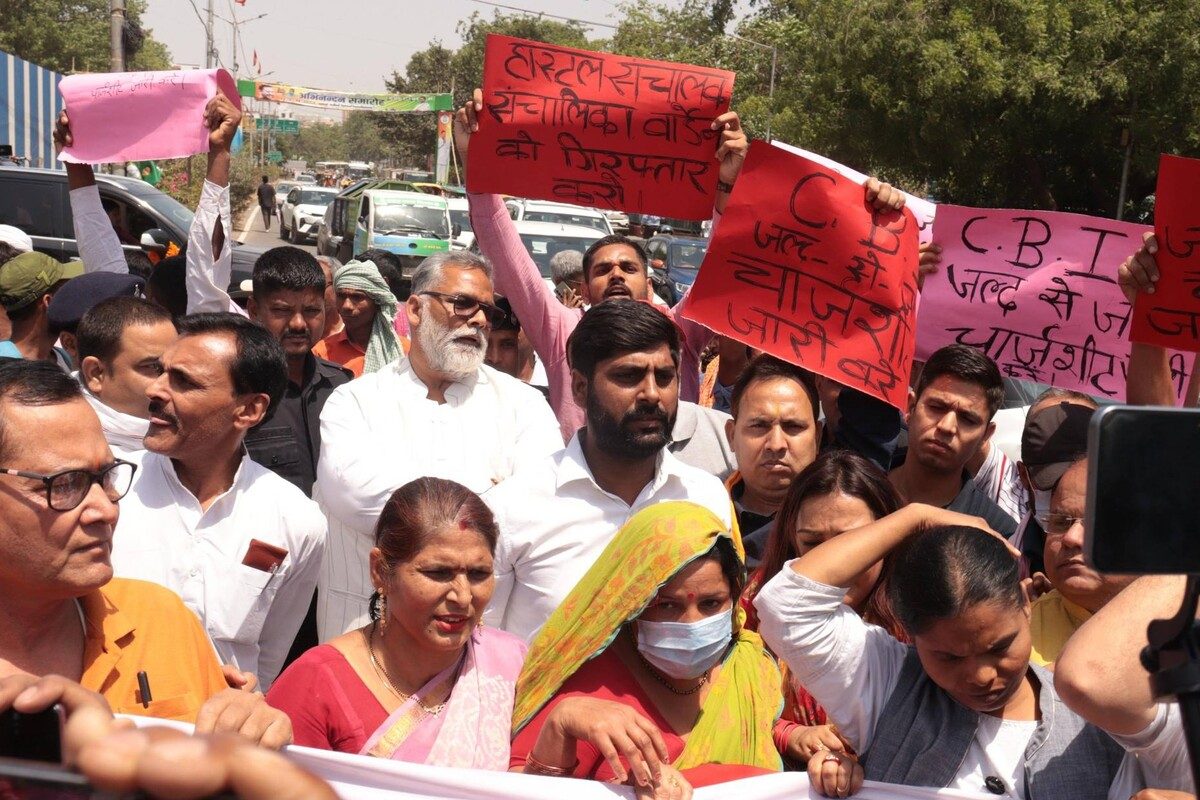 नीट छात्रा मौत मामला: न्याय की मांग को लेकर पटना की सड़क पर उतरे पप्पू यादव, उठाए कई सवाल