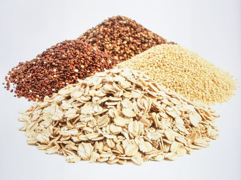 मसल्स बनाने के लिए सिर्फ प्रोटीन नहीं, ऊर्जा भी चाहिए. ओट्स और ब्राउन राइस जैसे कॉम्प्लेक्स कार्ब्स वर्कआउट के लिए ताकत देते हैं और लंबे समय तक ऊर्जा बनाए रखते हैं. इन्हें प्रोटीन फूड्स के साथ लेना बेहतर रहता है.