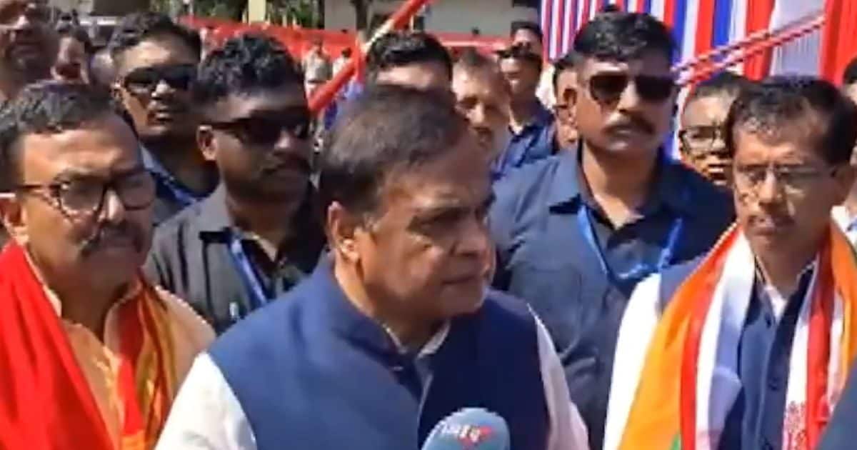 ‘खरगे जी का उम्र हो गया, अभी भी पागल जैसा बात कर रहे हैं’, हिमंत बिस्वा सरमा ने पासपोर्ट विवाद पर बोला तीखा हमला