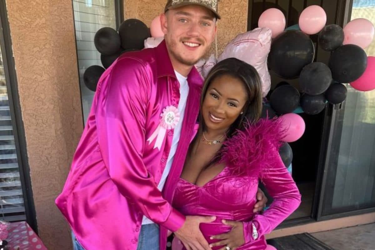 लड़के को हुआ 10 साल बड़ी महिला से प्यार, तो फटाक से की शादी, लेकिन बीवी को दोस्त बुलाते हैं 'दादी अम्मा'!