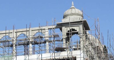 जयपुर जंक्शन की कायाकल्प करने का काम जोरों पर चल रहा है.