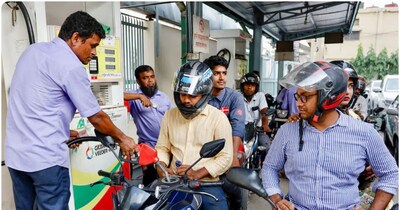 पश्चिम एशिया में जंग की वजह से बांग्लादेश ईंधन की भारी कमी से जूझ रहा है. (रॉयटर्स)