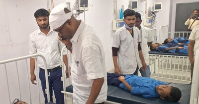 मिड डे मील खाने के बाद बच्चों की तबीयत बिगड़ गई, जिसके बाद उनको इलाज के लिए अस्पताल में भर्ती कराया गया.